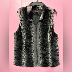 Multiples Size XL Faux Fur Zip Vest in Black and Gray 💖